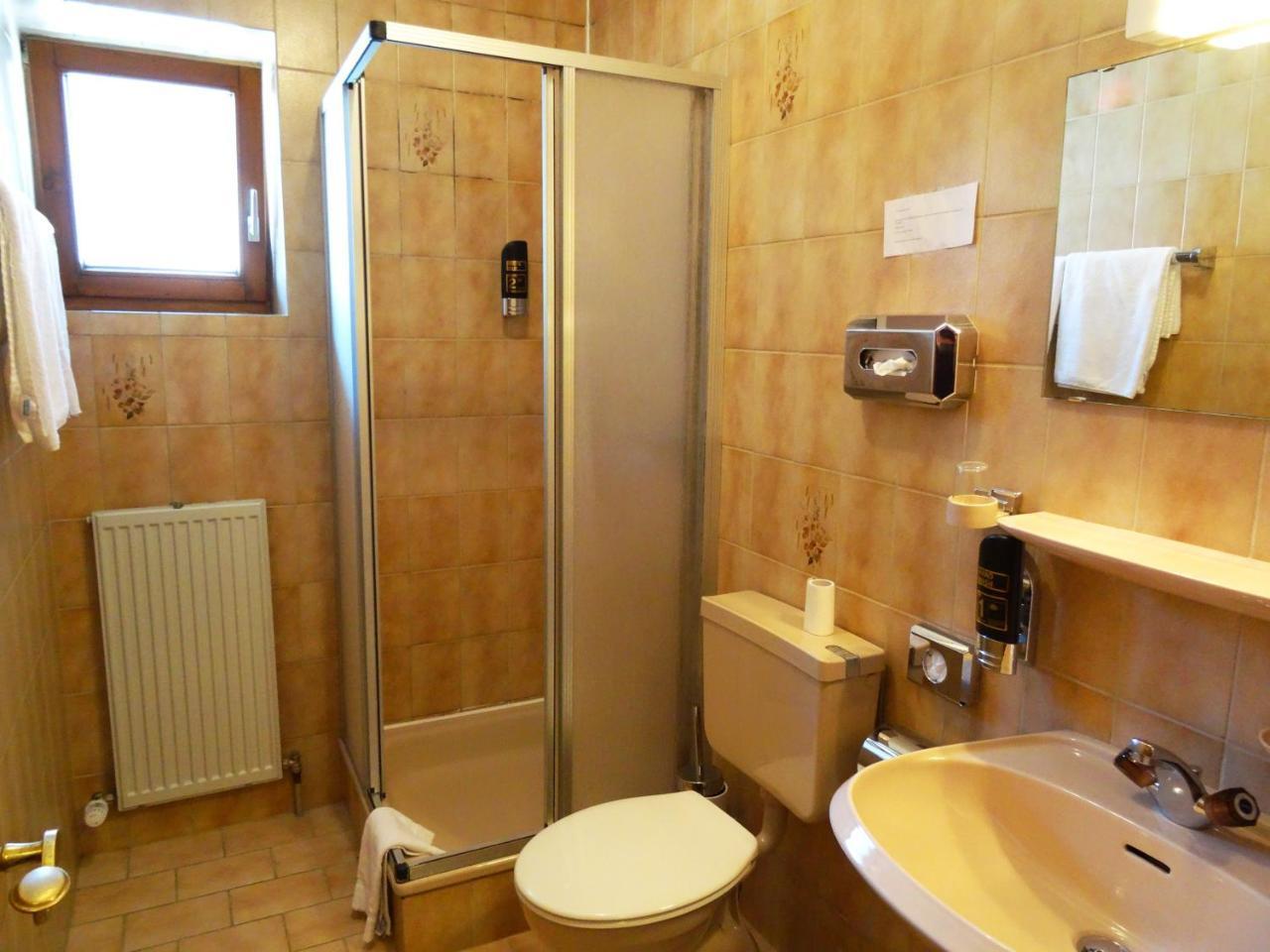 Hotel Gasthof Forelle ジークスドルフ エクステリア 写真