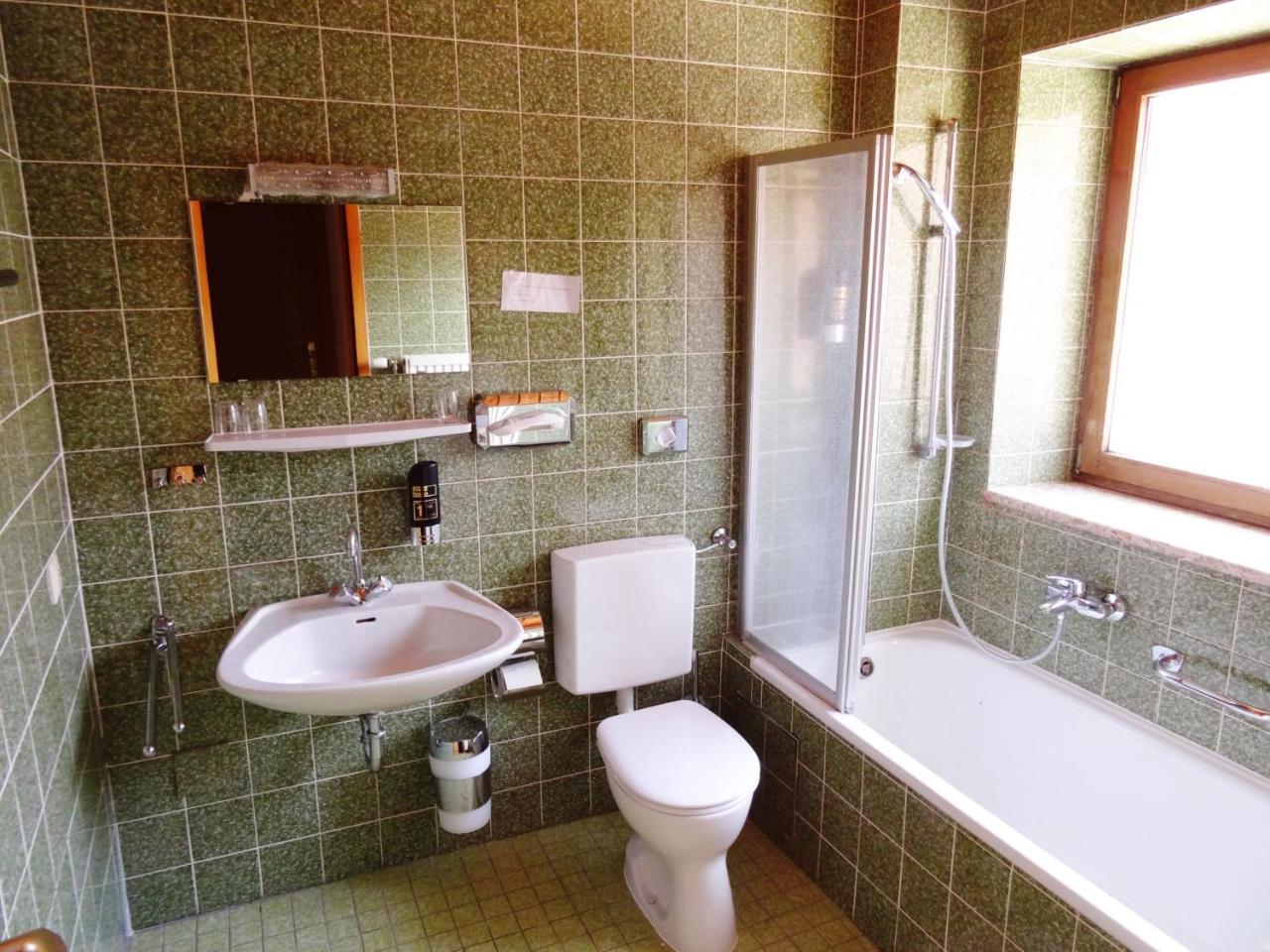 Hotel Gasthof Forelle ジークスドルフ エクステリア 写真